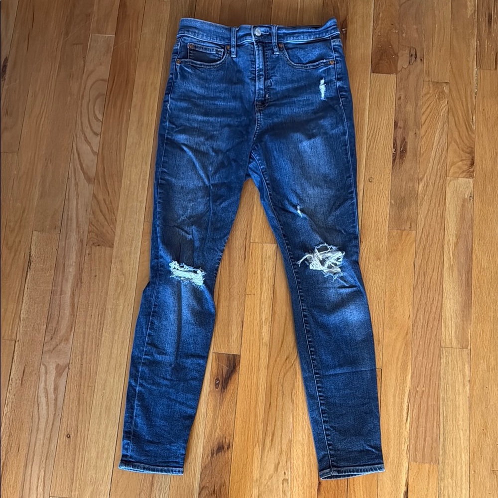 GAP Women’s Distressed Skinny Jeans